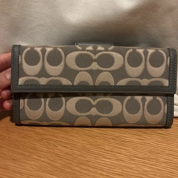 Coach wallet - Picture 2 of 8